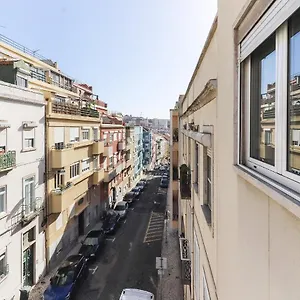 https://almirante-classic-by-homing.hotels-lisbon-portugal.com